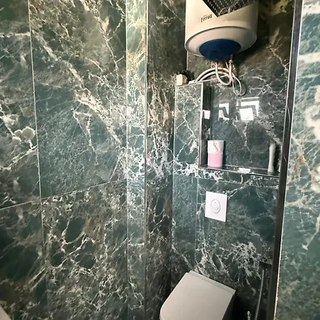 Apartment Polici *